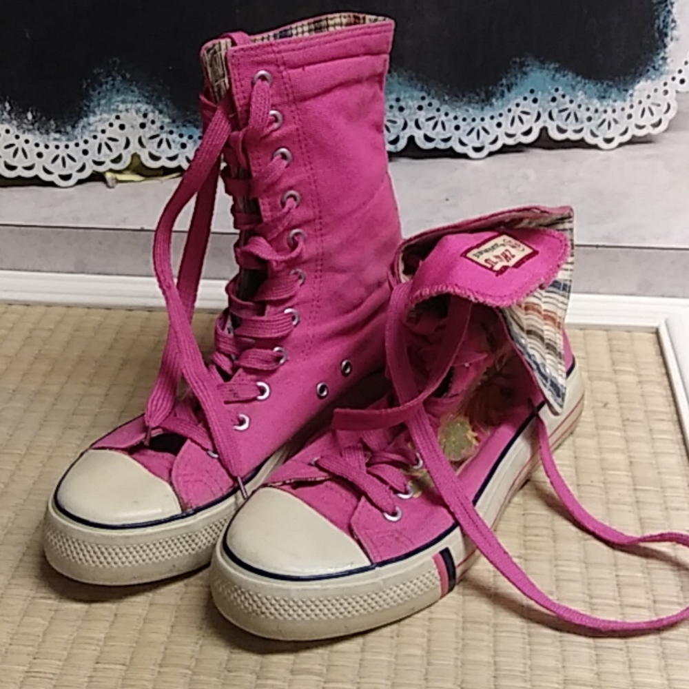 Zheng tu pink high top converse style shoes